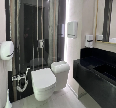 KALAM.KZ - Дозатор диспенсер для жидкого мыла, 800мл белый, механический Breez  купить KALAM.KZ - Дозатор диспенсер для жидкого мыла, 800мл белый, механический Breez